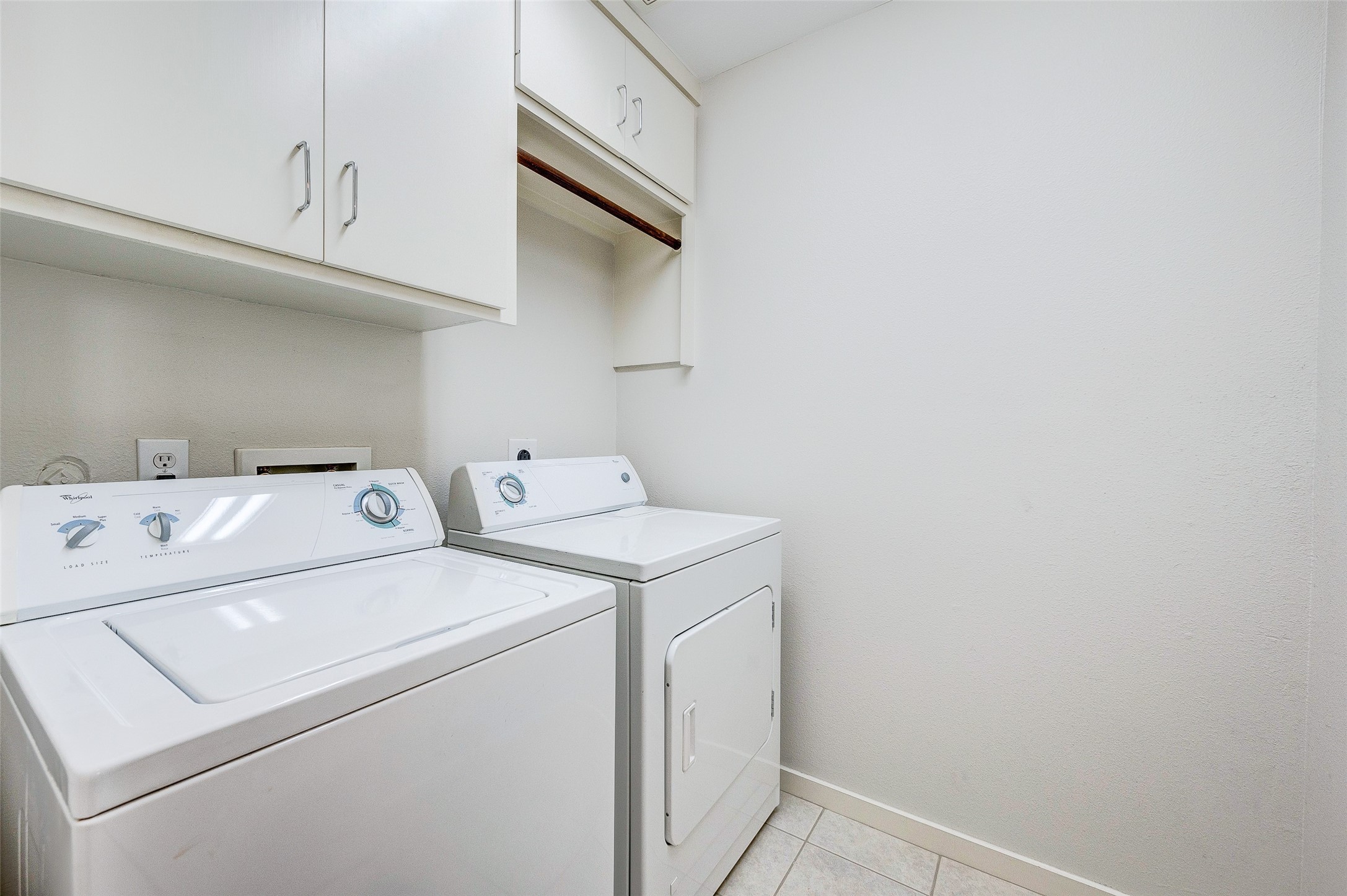 1729 Reinerman Street Houston, TX 77007 - Photo 20 of 31 Laundry Room on the 3rd floor for convenince. Appliances are included.