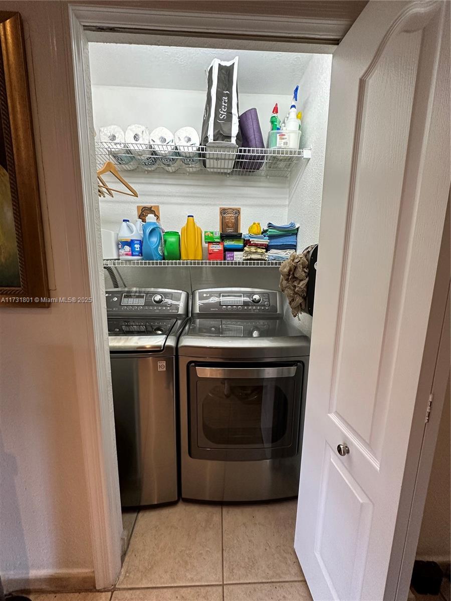 425 East 3rd Avenue, Unit 6 Hialeah, FL 33010 - Photo 6 of 24 a utility room with washer and dryer