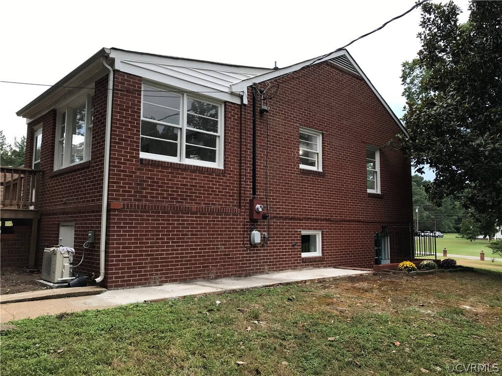1271 Grapevine Road Sandston, VA 23150 - Photo 4 of 23 Side