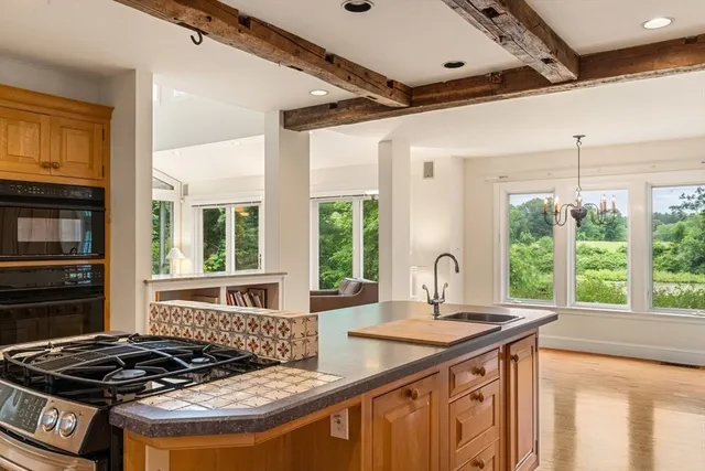 $2,950,000 | 52 Willow Street, Dover, MA 02030