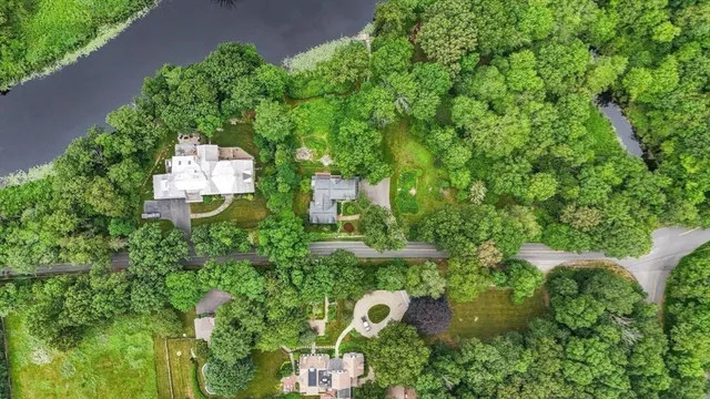 $2,950,000 | 52 Willow Street, Dover, MA 02030