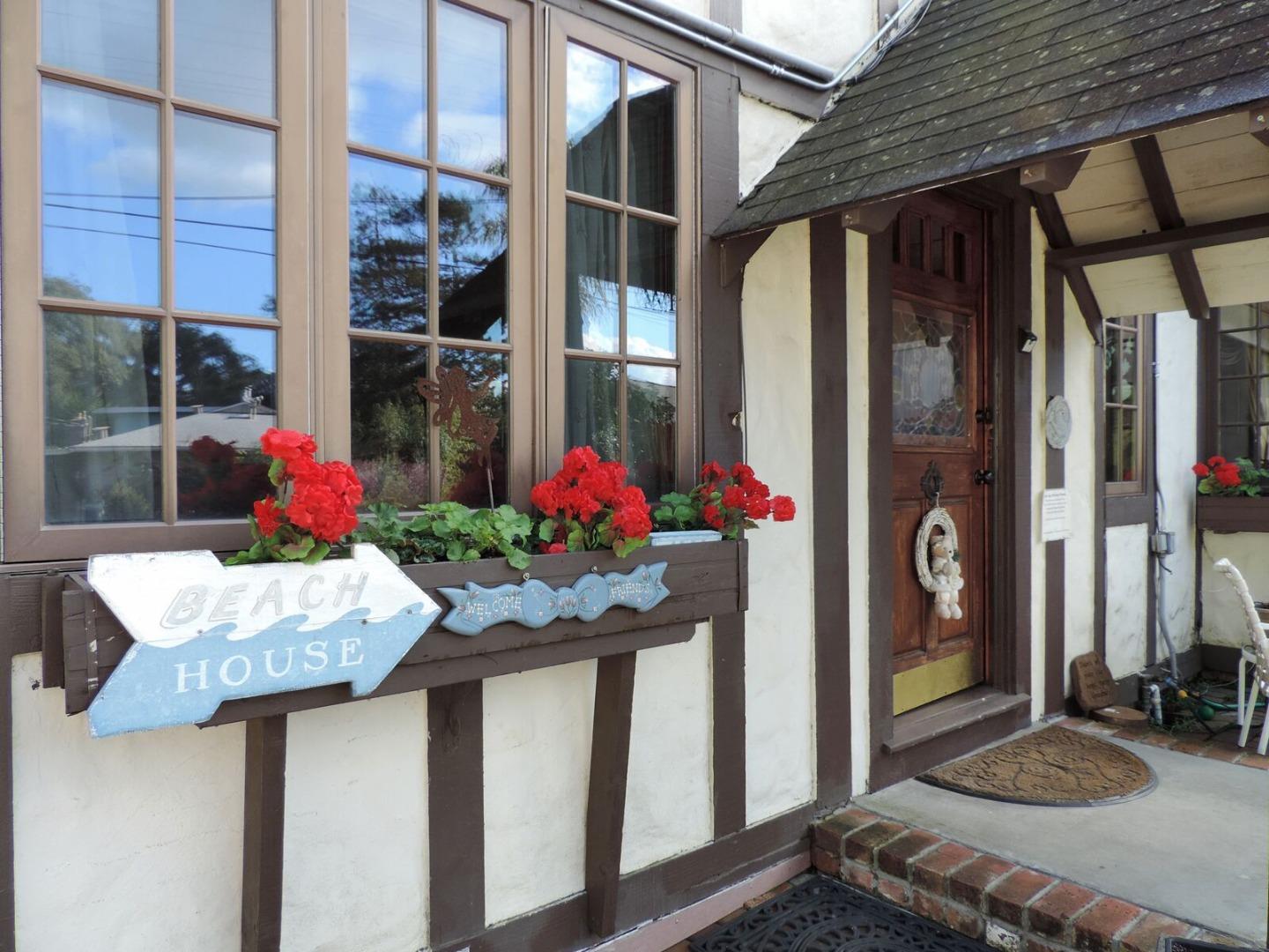 208 Venetian Road Aptos, CA 95003 - Photo 2 of 31 Gallery Image 2