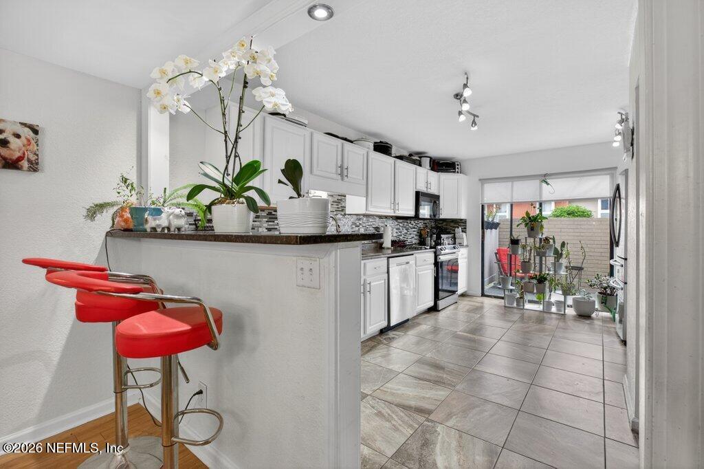 8880 Old Kings Road South, Unit 34 Jacksonville, FL 32257 - Photo 1 of 39 Kitchen - Breakfast Bar