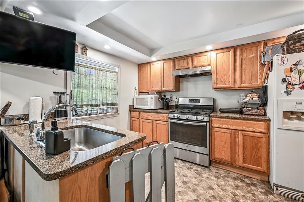 440 Kinsman Road Greenville, PA 16125 - Photo 22 of 50 granite counter tops, extra large undivided sink