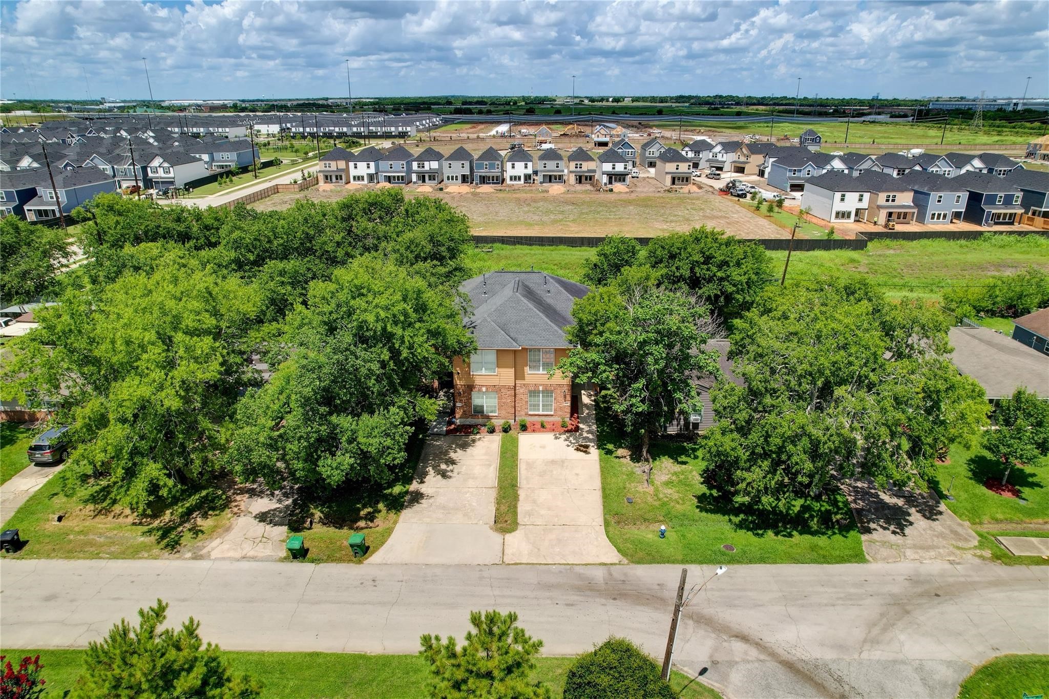 10302 Buffum Street, Unit B Houston, TX 77051 - Photo 2 of 17 Unit on the left, Large Double Drive