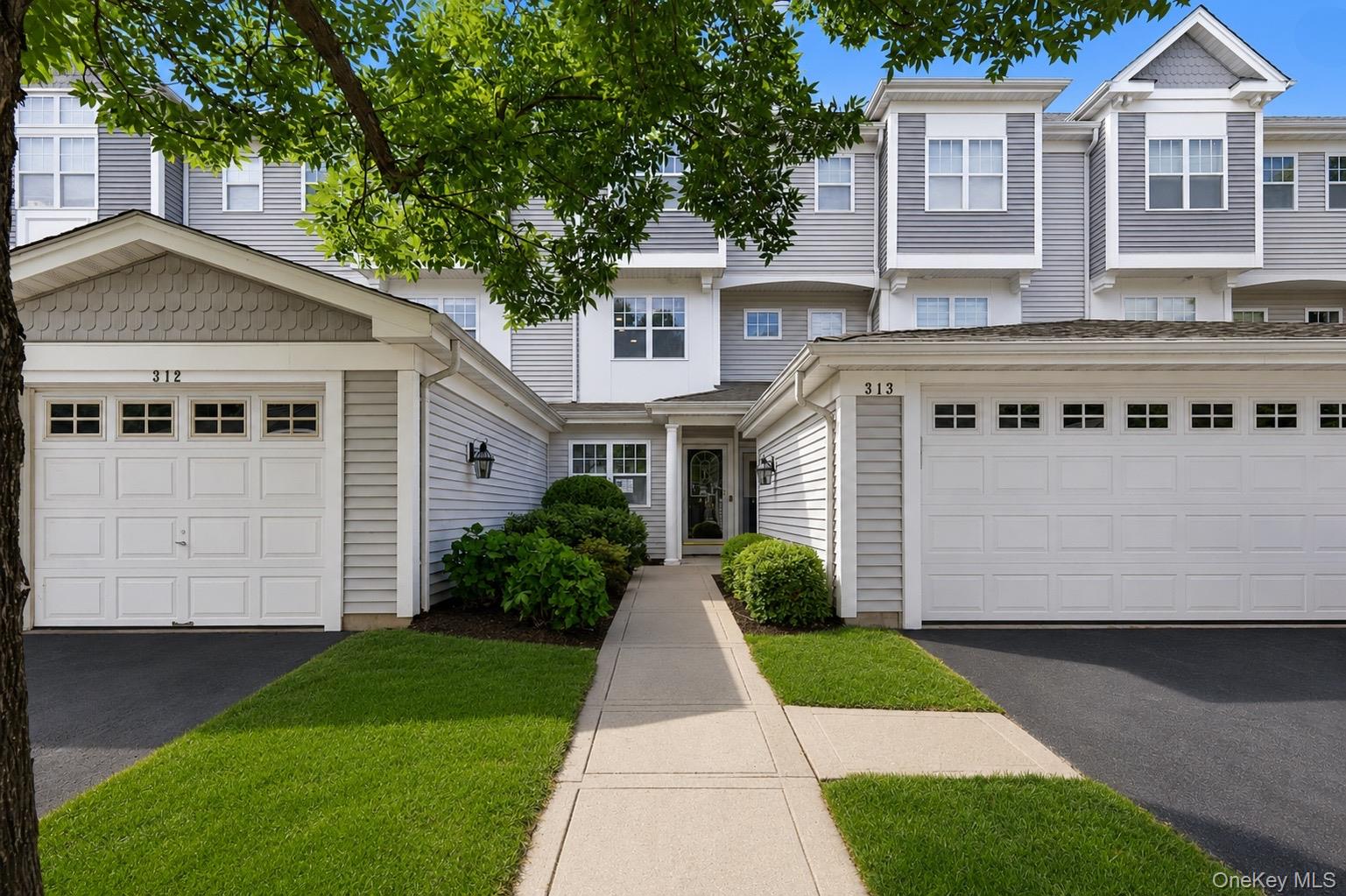 323 Waterside Close Peekskill, NY 10566 - Photo 4 of 42 323 Waterside Close