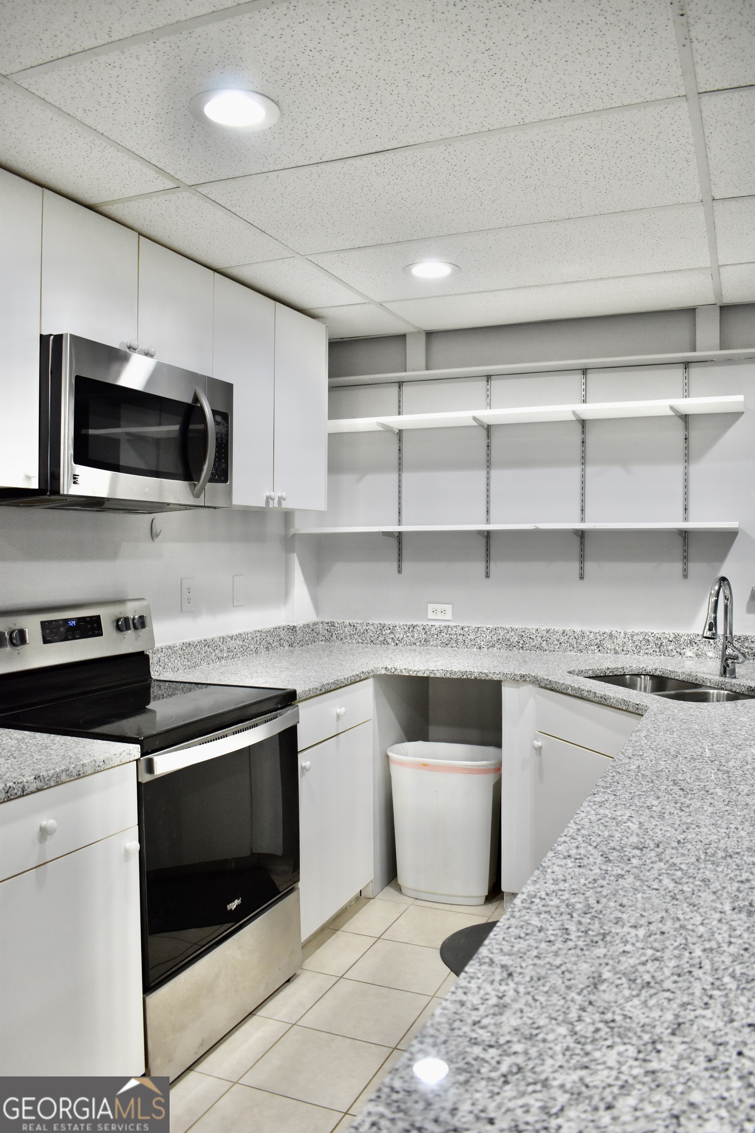 817 Brookside Drive Winder, GA 30680 - Photo 49 of 73 a kitchen with a sink stove and microwave