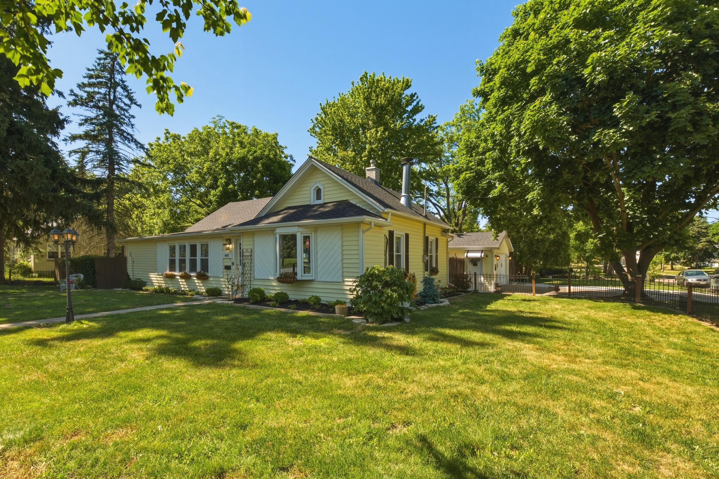 603 Spring Street Lake Geneva, WI 53147 - Photo 2 of 24 01