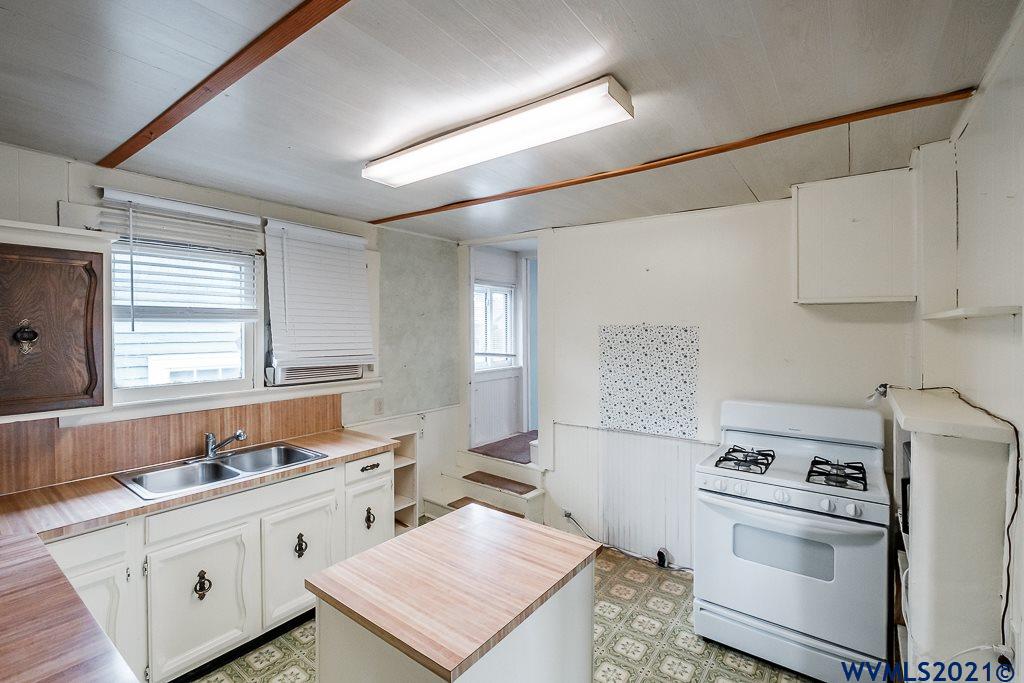 1310 Southwest 14th Avenue Albany, OR 97321 - Photo 13 of 37