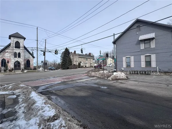 $975 | 10761 Main Street, Unit 5, Clarence, NY 14031