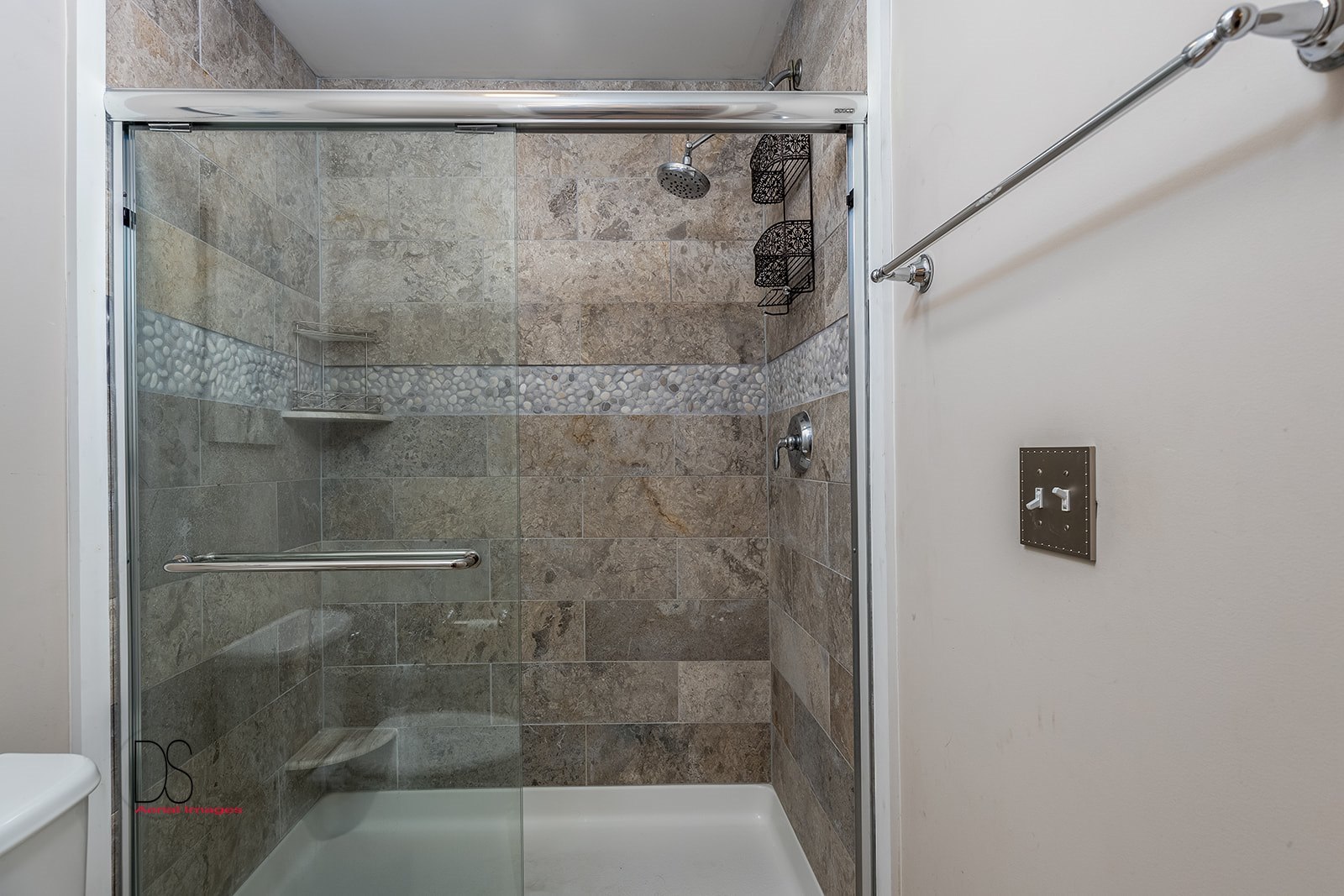 5 River Row Ottawa, IL 61350 - Photo 18 of 31 a bathroom with a shower