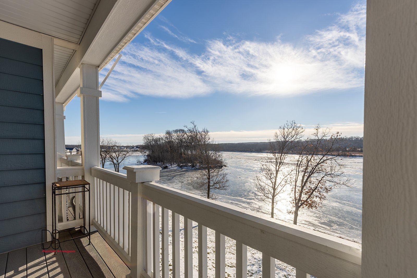 5 River Row Ottawa, IL 61350 - Photo 20 of 31 a view of a balcony with an ocean view