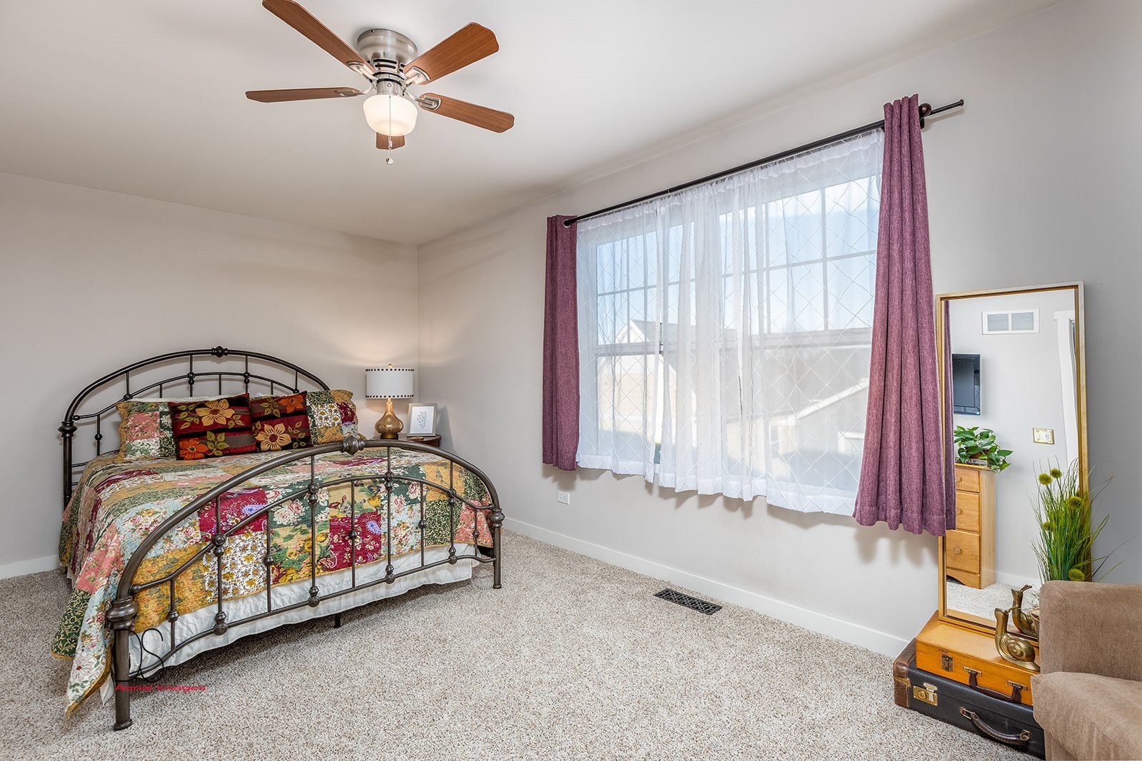 5 River Row Ottawa, IL 61350 - Photo 22 of 31 a bedroom with a bed and a large window