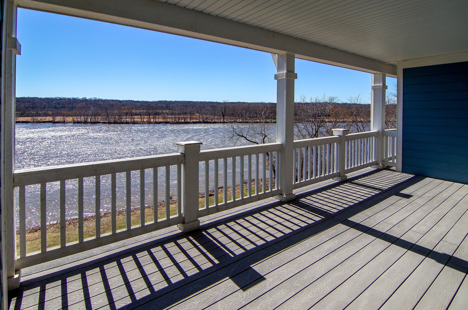 5 River Row Ottawa, IL 61350 - Photo 27 of 31 a view of a balcony with wooden floor