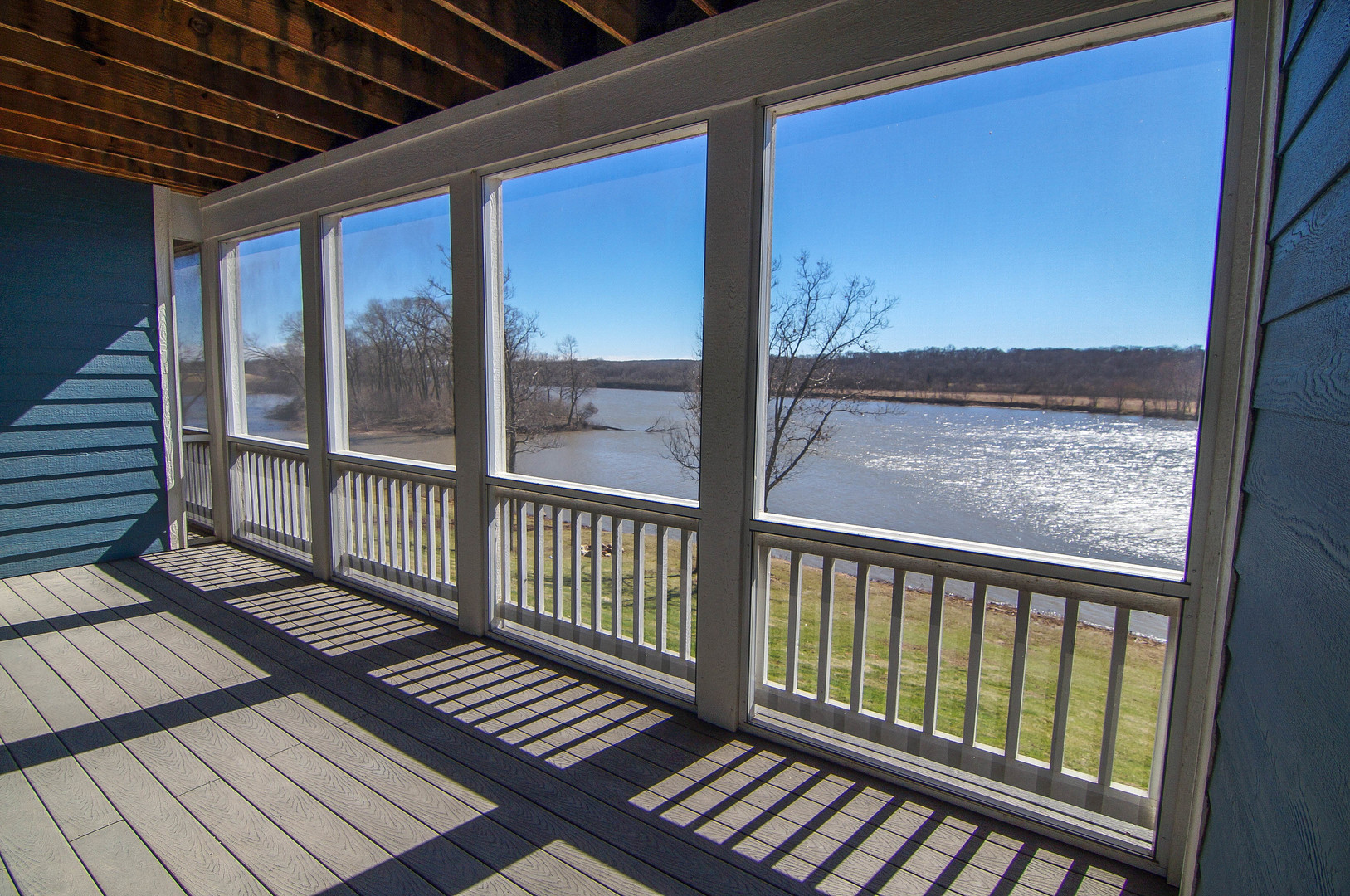 5 River Row Ottawa, IL 61350 - Photo 29 of 31 a view of a balcony with wooden floor