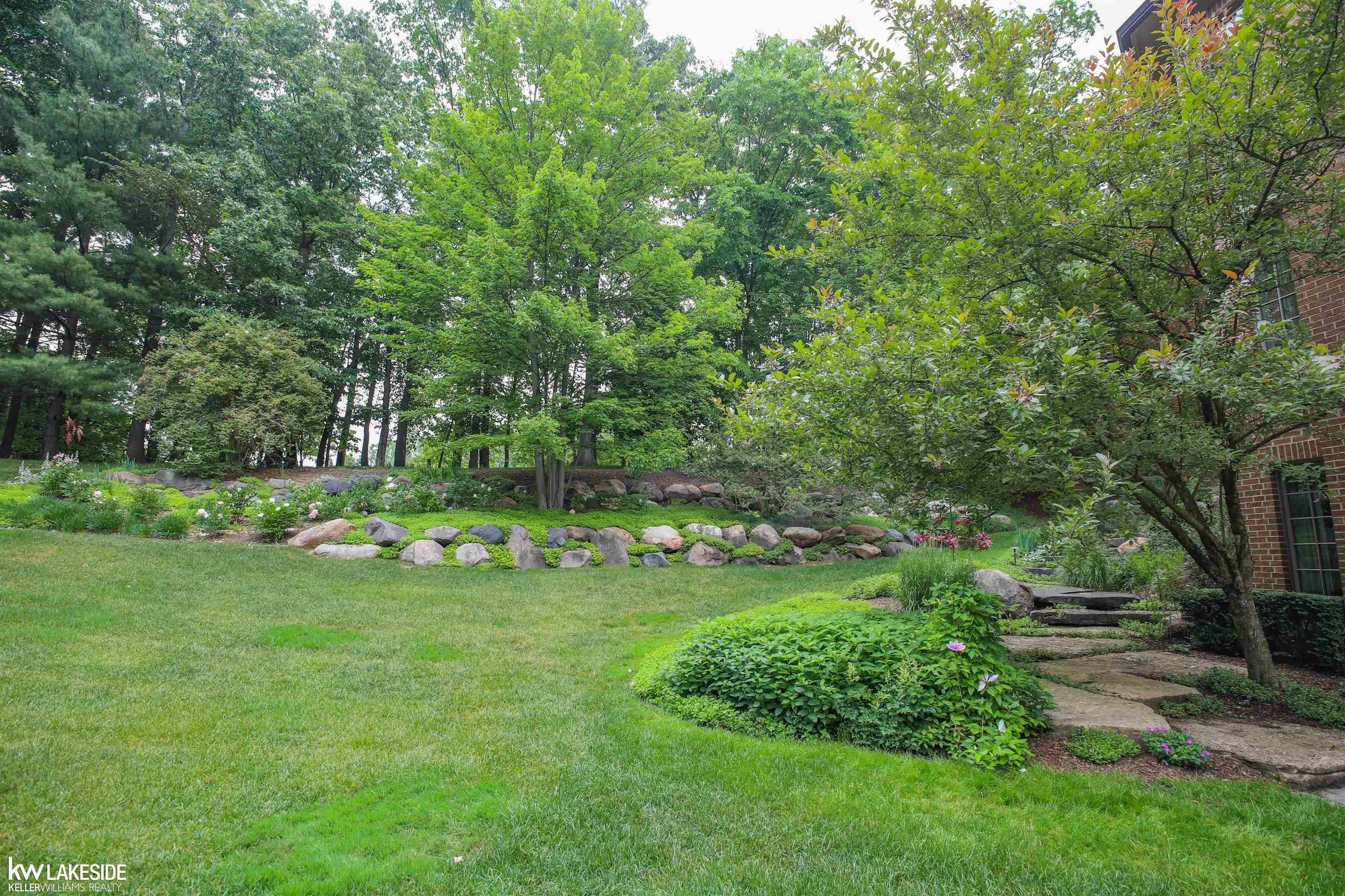 2000 Touraine Drive Rochester, MI 48306 - Photo 55 of 74 50129645-186C372E-400B-4F40-8289-452F58FE78EC.JPG