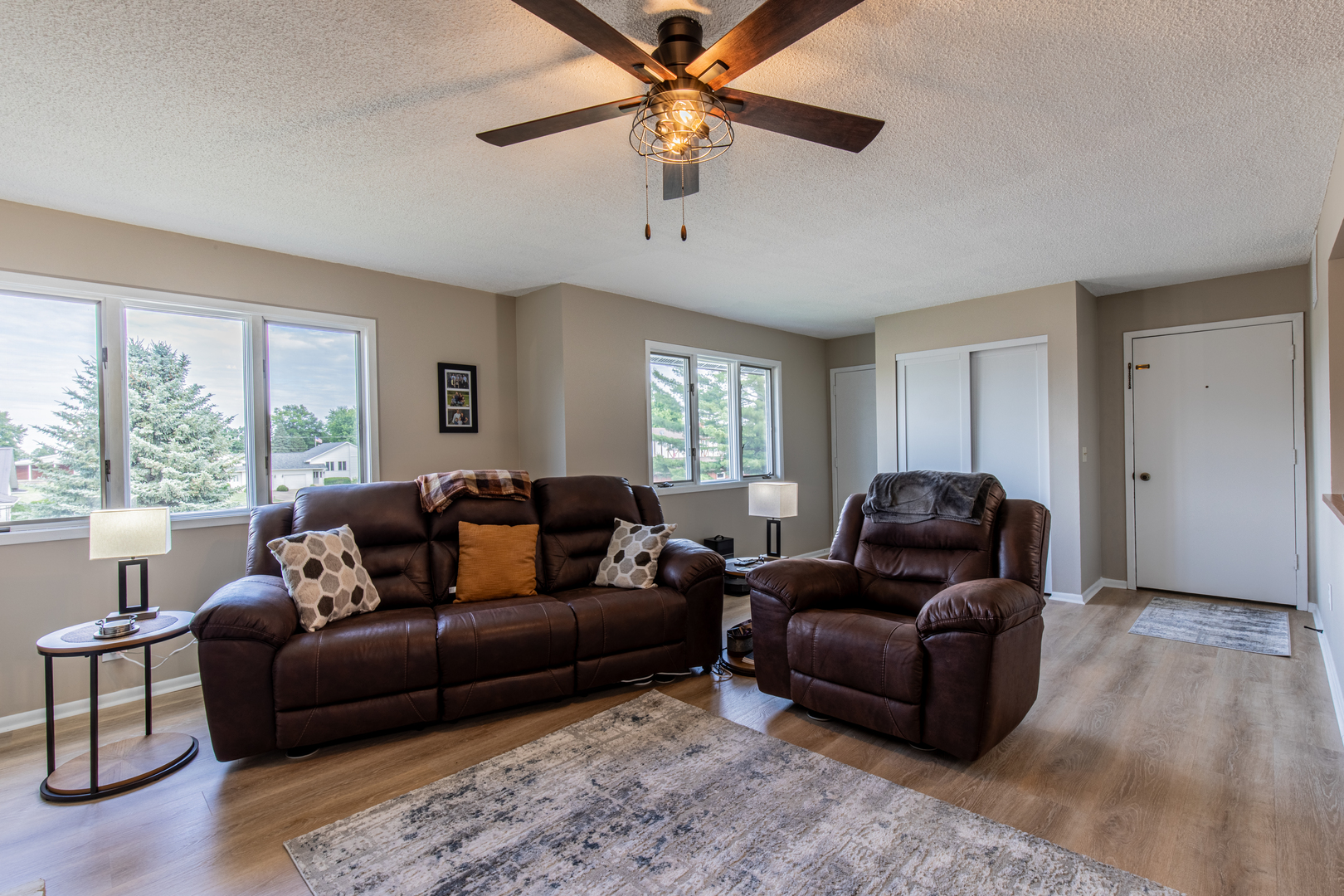 973 Innsbruck Lane, Unit 4G Princeton, IL 61356 - Photo 4 of 15 a living room with furniture and a window