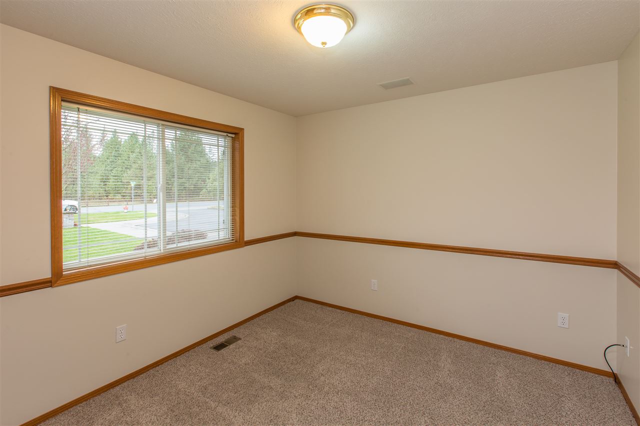 107 East Meadowlane Road Spokane, WA 99224 - Photo 3 of 20