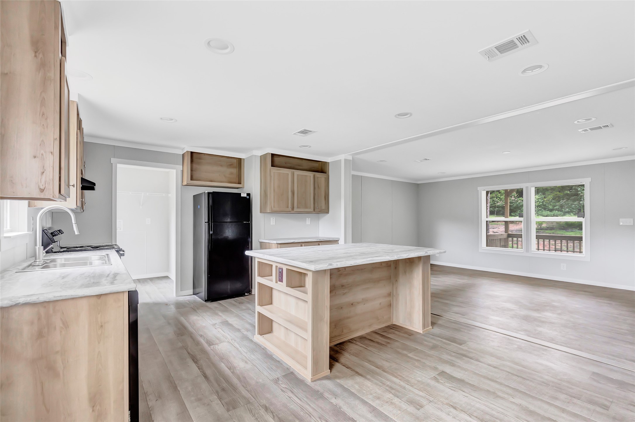 732 Lake Camelot Circle Ivanhoe, TX 75979 - Photo 6 of 18 a kitchen with a stove and a sink