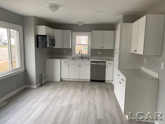 646 Springbrook Avenue Adrian, MI 49221 - Photo 6 of 17 50064346-5.JPG