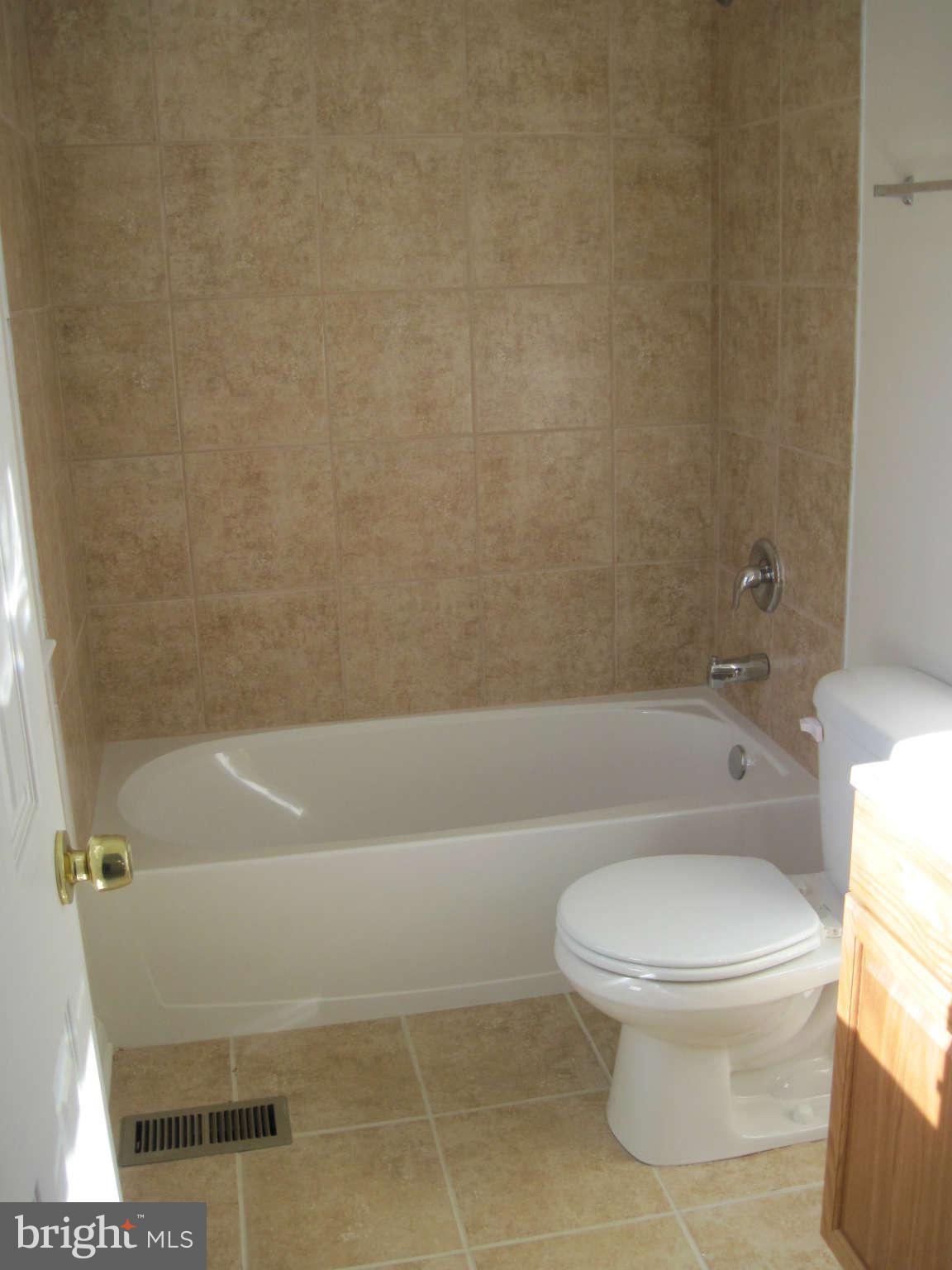 9990 Meetze Road Midland, VA 22728 - Photo 8 of 19 Bath (Master)