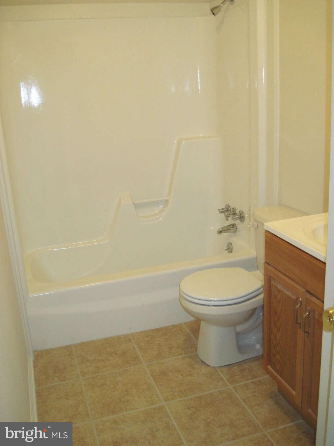 9990 Meetze Road Midland, VA 22728 - Photo 9 of 19 Bath