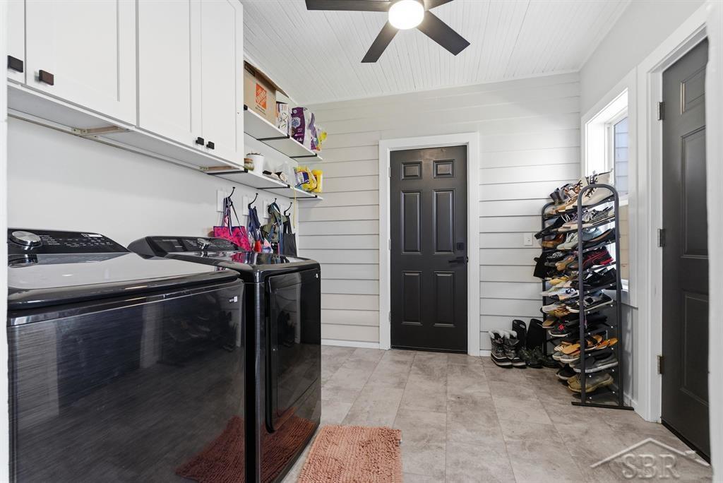 305 West Sugnet Road Midland, MI 48640 - Photo 8 of 27 50205160-b0e9a984-e21a-4508-b3ee-6ffd7dcb51a4.JPG