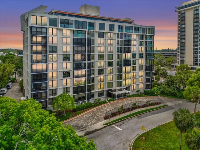 $575,000 | 707 South Gulfstream Avenue, Unit 906, Sarasota, FL 34236