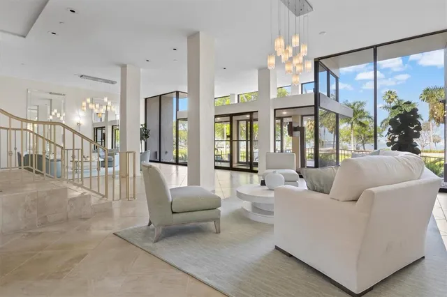 $575,000 | 707 South Gulfstream Avenue, Unit 906, Sarasota, FL 34236