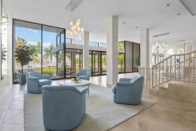 $575,000 | 707 South Gulfstream Avenue, Unit 906, Sarasota, FL 34236