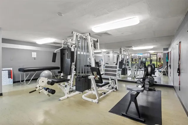 $575,000 | 707 South Gulfstream Avenue, Unit 906, Sarasota, FL 34236