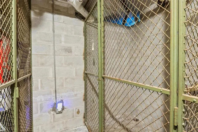 $575,000 | 707 South Gulfstream Avenue, Unit 906, Sarasota, FL 34236