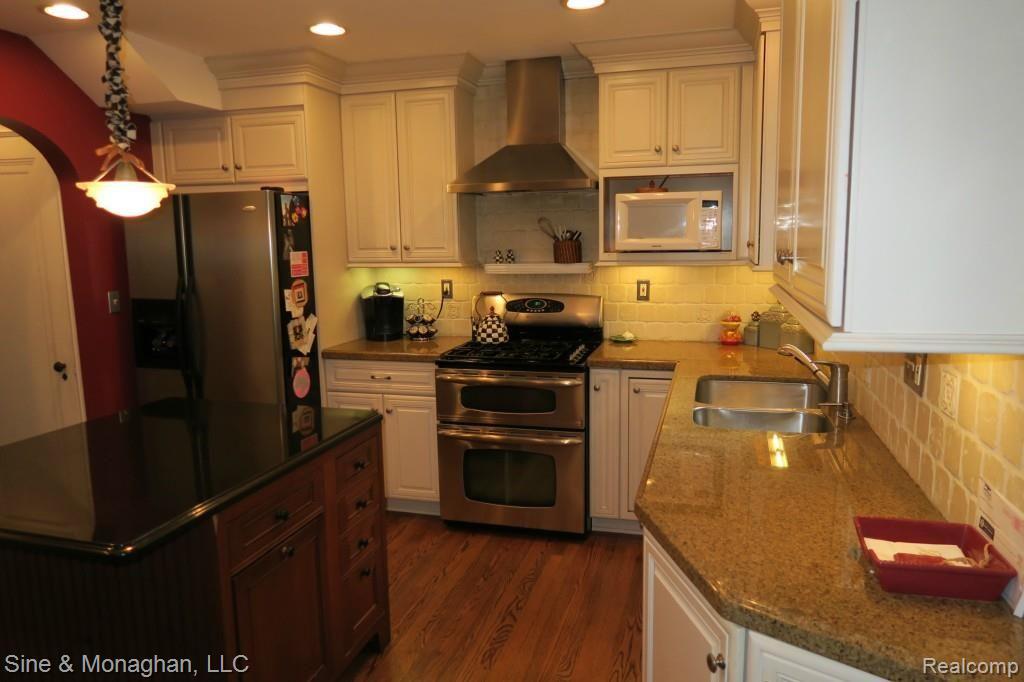 710 Lincoln Road Grosse Pointe, MI 48230 - Photo 12 of 29 img_1583.jpg