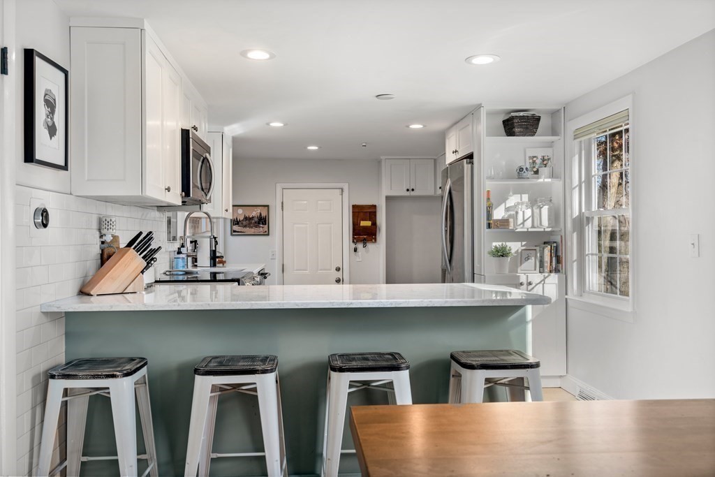 1092 Edgell Road Framingham, MA 01701 - Photo 7 of 22 Gallery Image 7