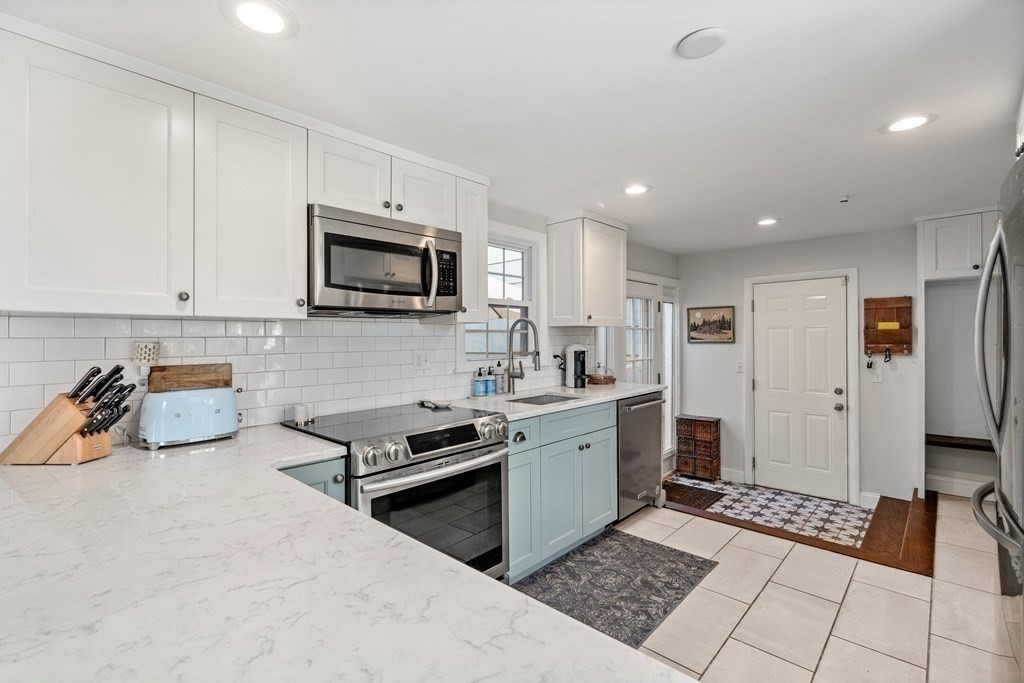 1092 Edgell Road Framingham, MA 01701 - Photo 8 of 22 Gallery Image 8