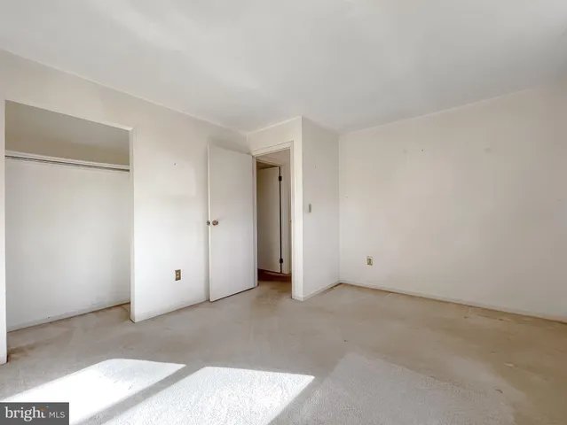 a view of empty room with window