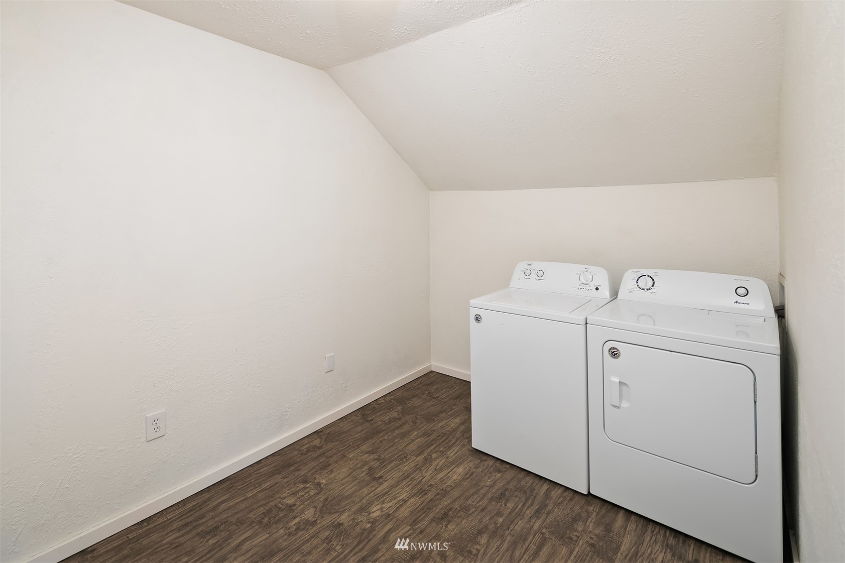 19108 Waxen Road Bothell, WA 98012 - Photo 30 of 31 a utility room with dryer and washer