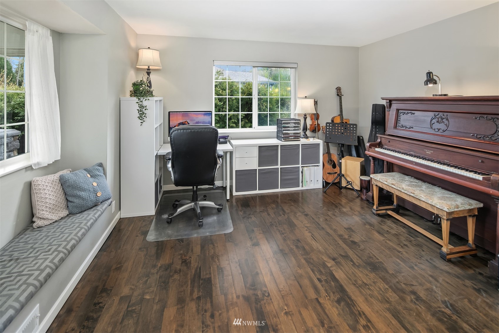 19108 Waxen Road Bothell, WA 98012 - Photo 4 of 31 a living room with furniture and a window