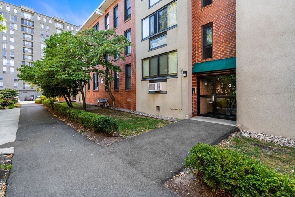 10 Juniper Street, Unit 46 Brookline, MA 02445 - Photo 19 of 22