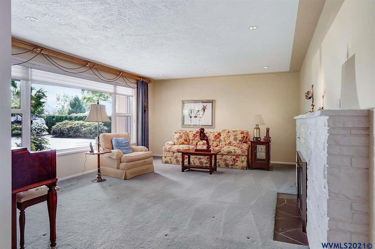 175 Oak Villa Road Dallas, OR 97338 - Photo 4 of 33 Gallery Image 4