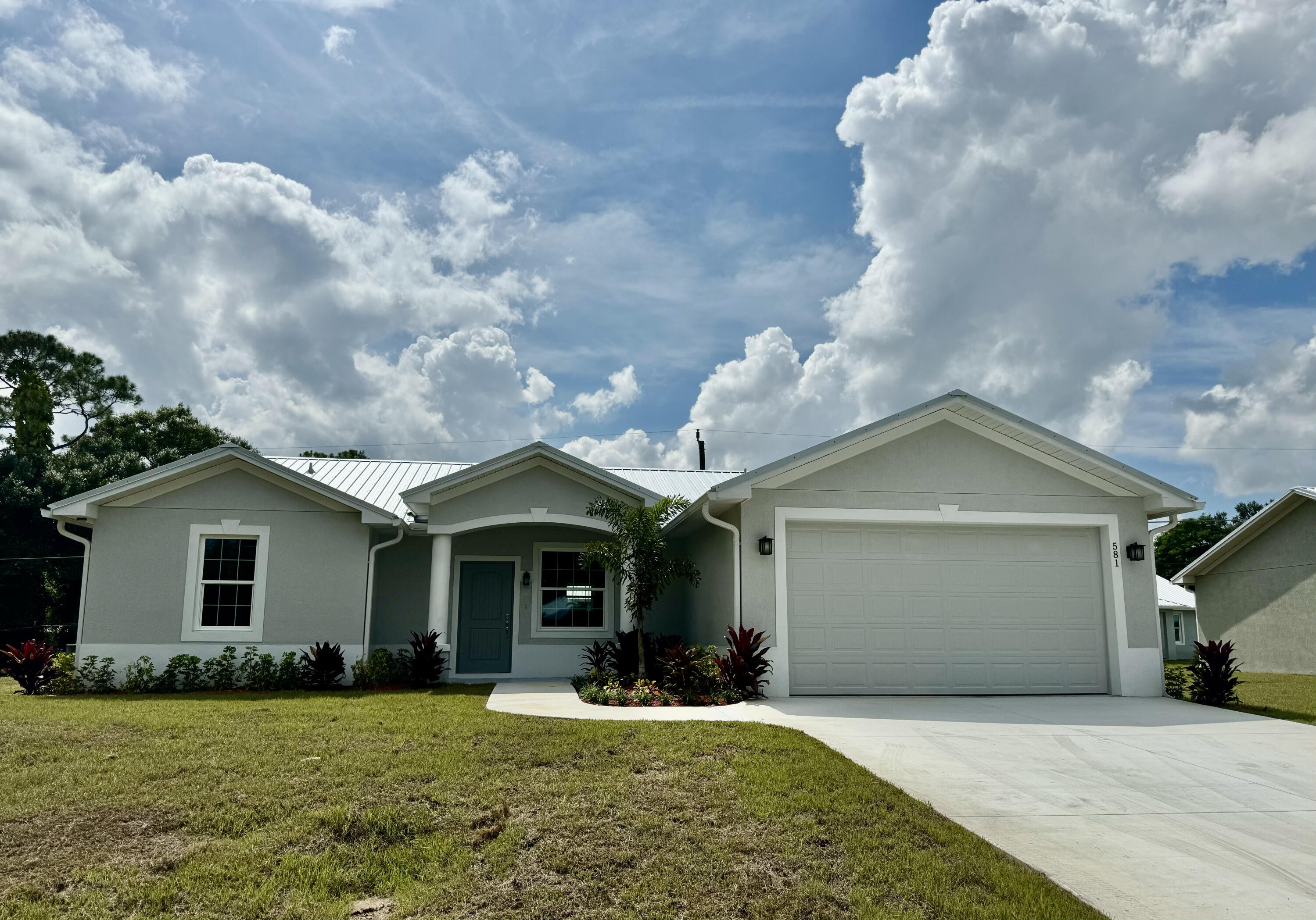 581 Southeast 36th Terrace Okeechobee, FL 34974 - Photo 16 of 19 a front view of a house with a yard and garage
