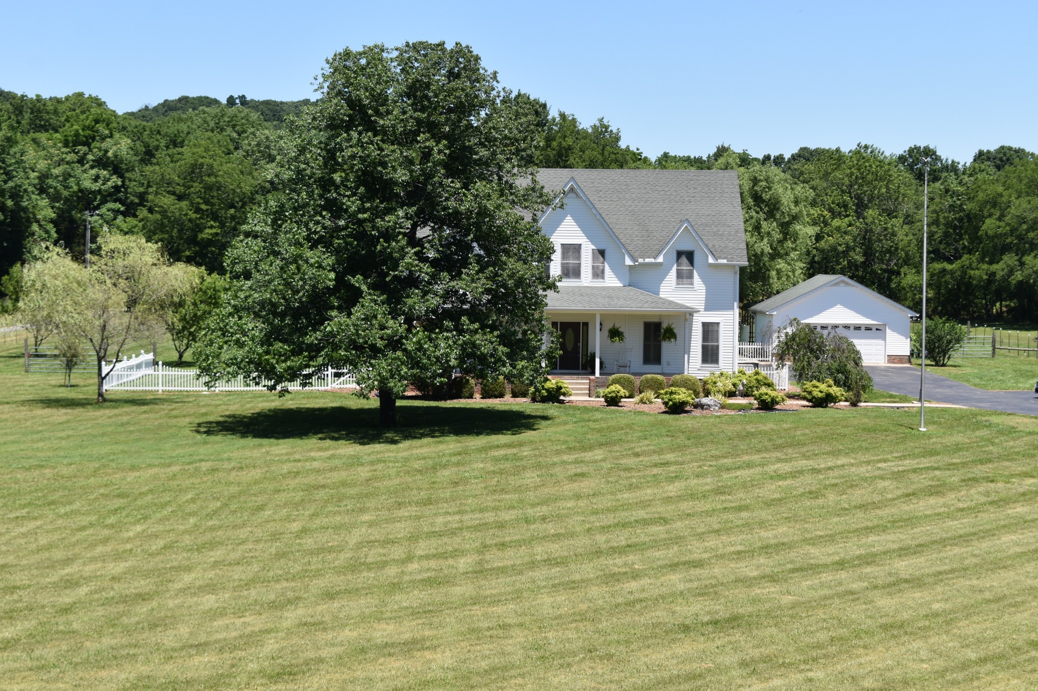 671 Chicken Road Lebanon, TN 37090 - Photo 3 of 46 a front view of a house with garden