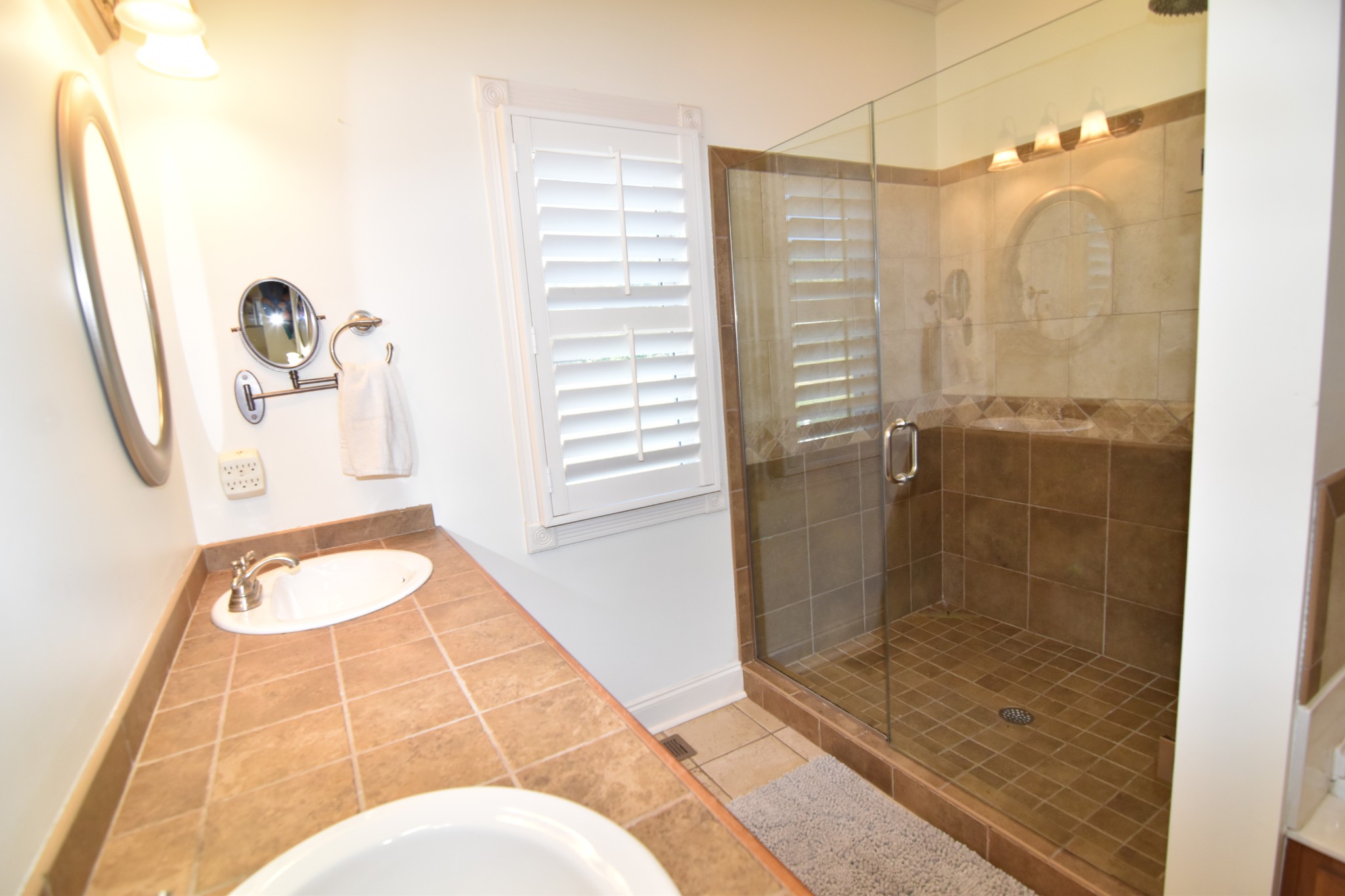 671 Chicken Road Lebanon, TN 37090 - Photo 22 of 46 a bathroom with a shower