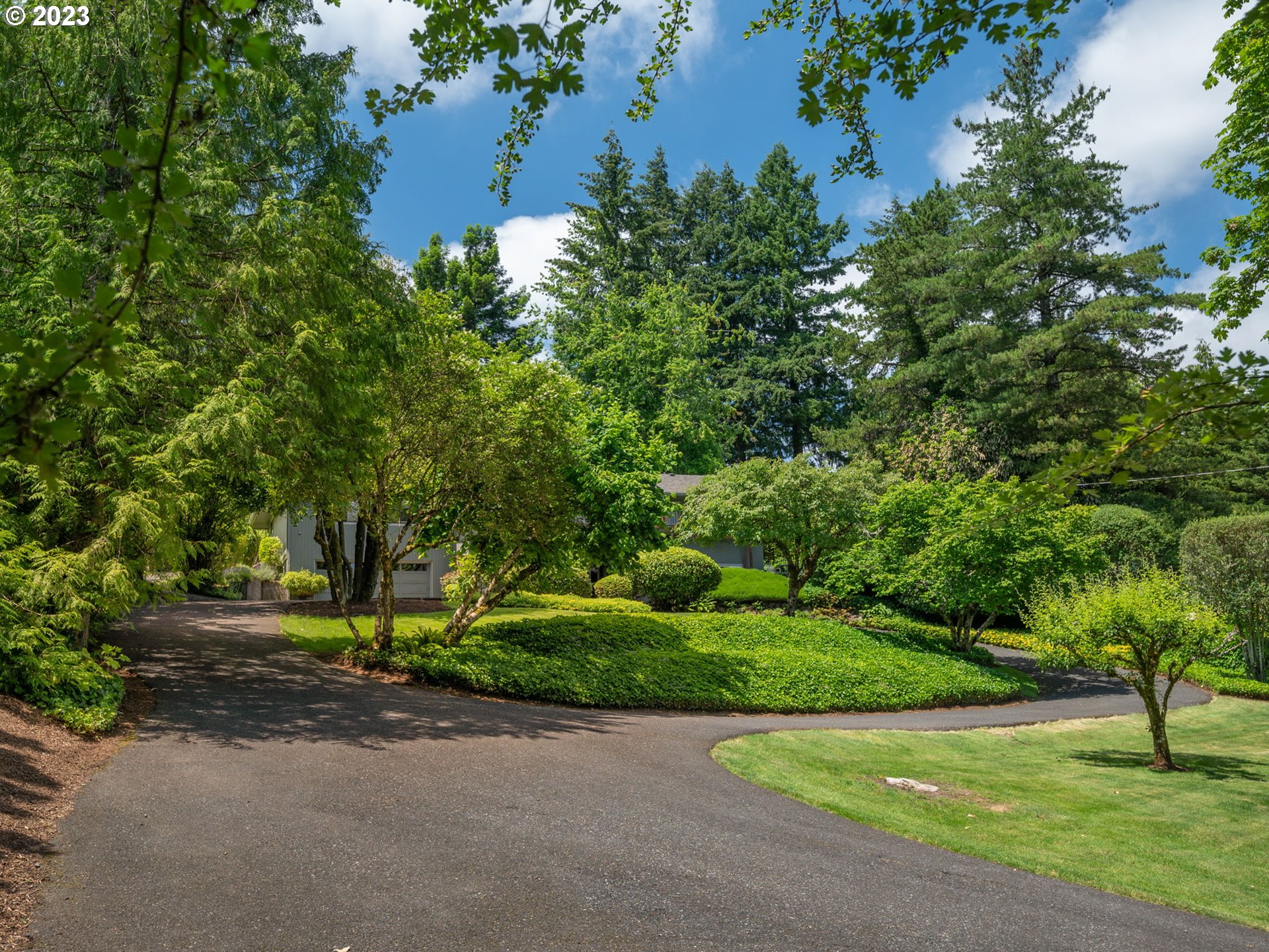 10211 Southwest Lancaster Road Portland, OR 97219 - Photo 3 of 46 Gallery Image 3