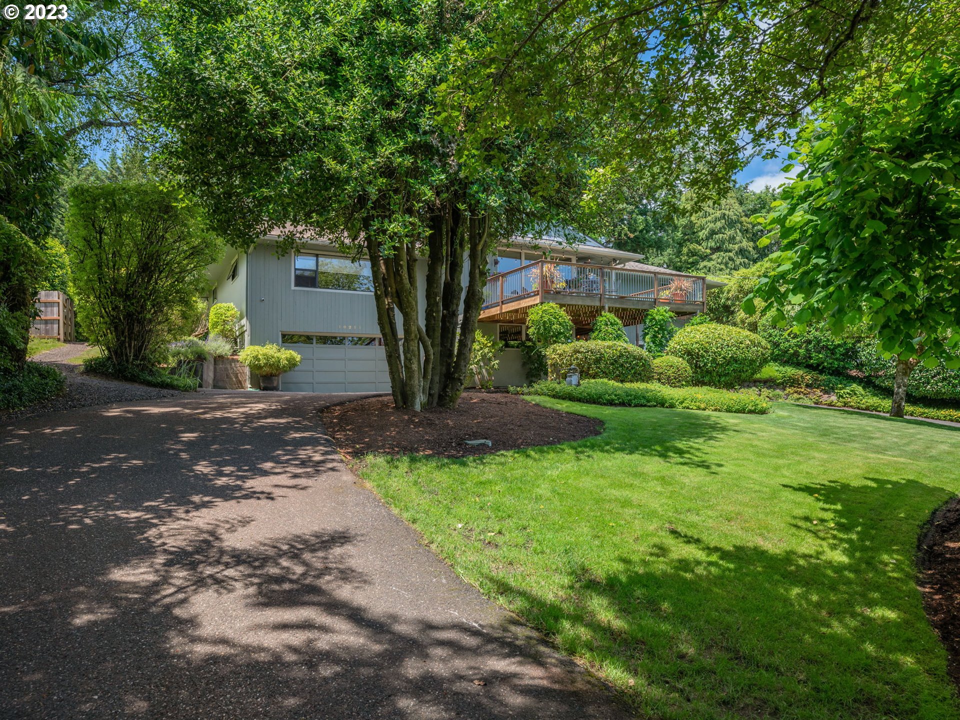 10211 Southwest Lancaster Road Portland, OR 97219 - Photo 4 of 46 Gallery Image 4