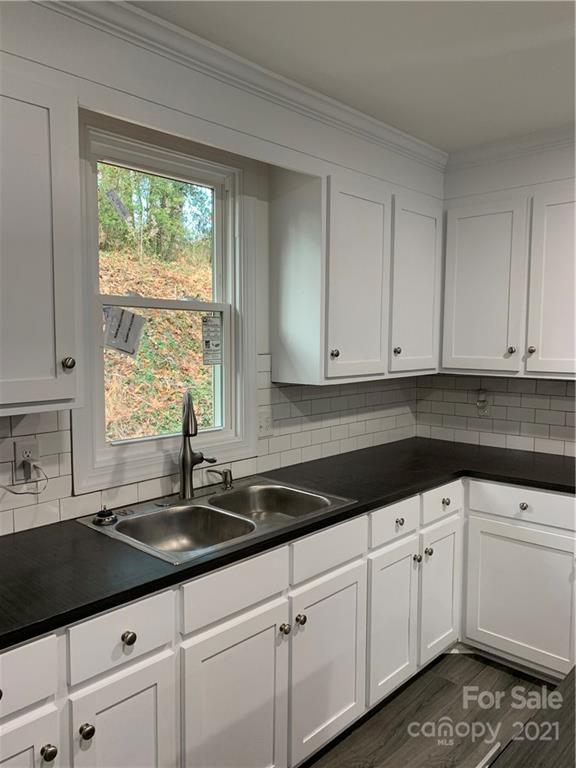 3919 Hartland Road Lenoir, NC 28645 - Photo 7 of 27 Gallery Image 7