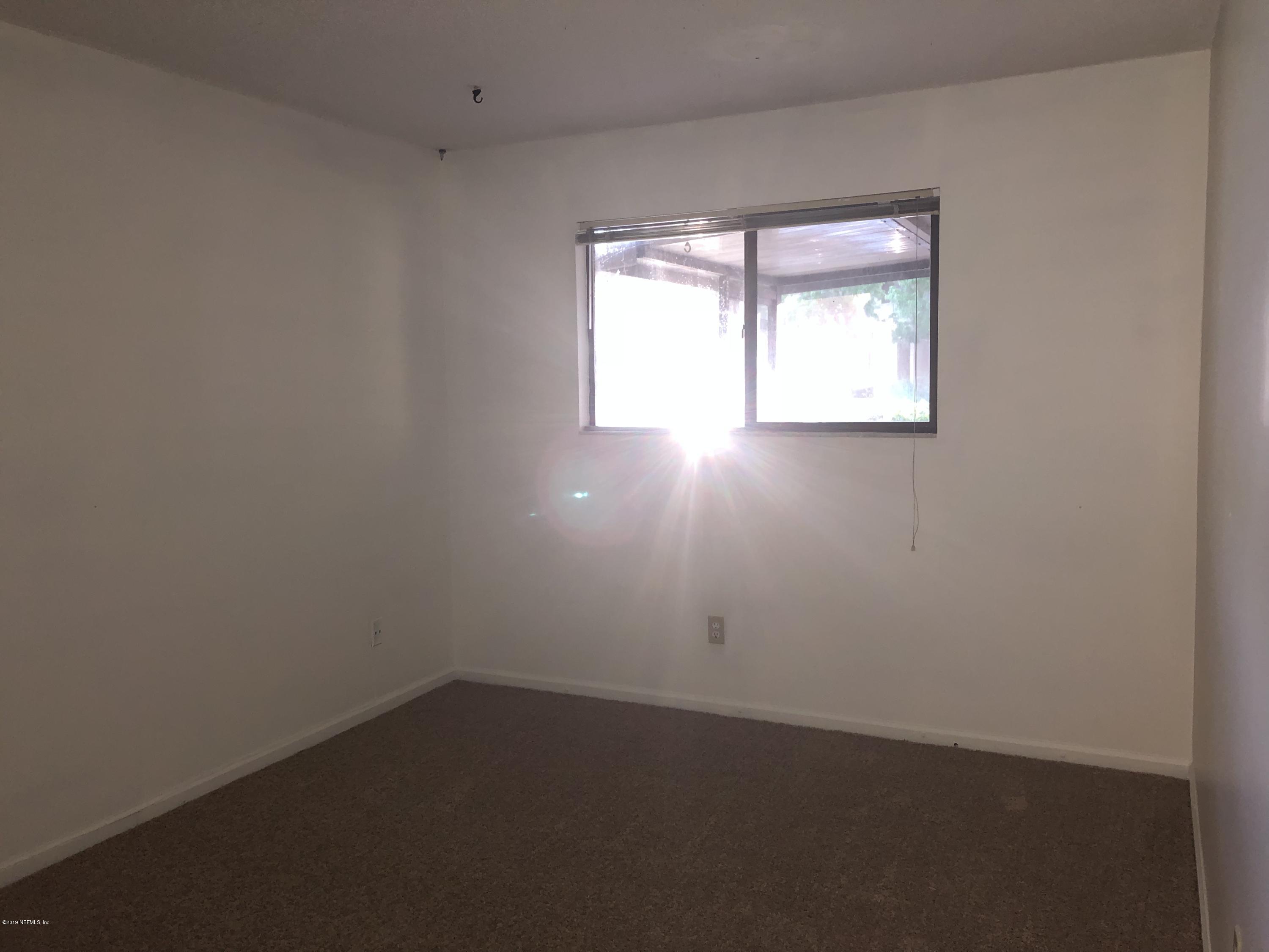 3801 Crown Point Road, Unit 3023 Jacksonville, FL 32257 - Photo 16 of 18 an empty room with a window