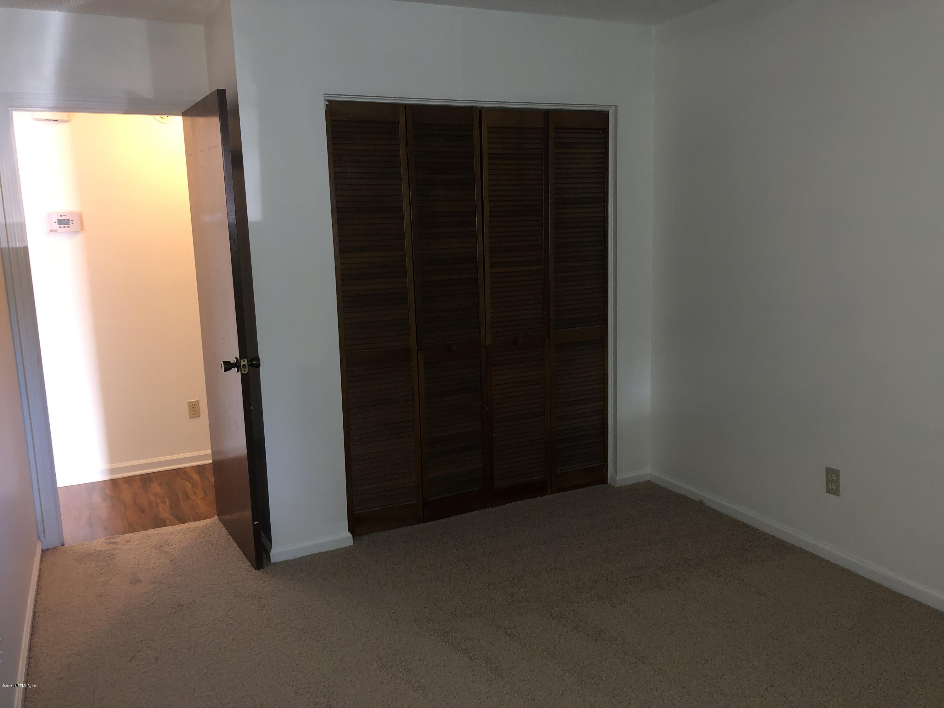 3801 Crown Point Road, Unit 3023 Jacksonville, FL 32257 - Photo 17 of 18 an empty room with window