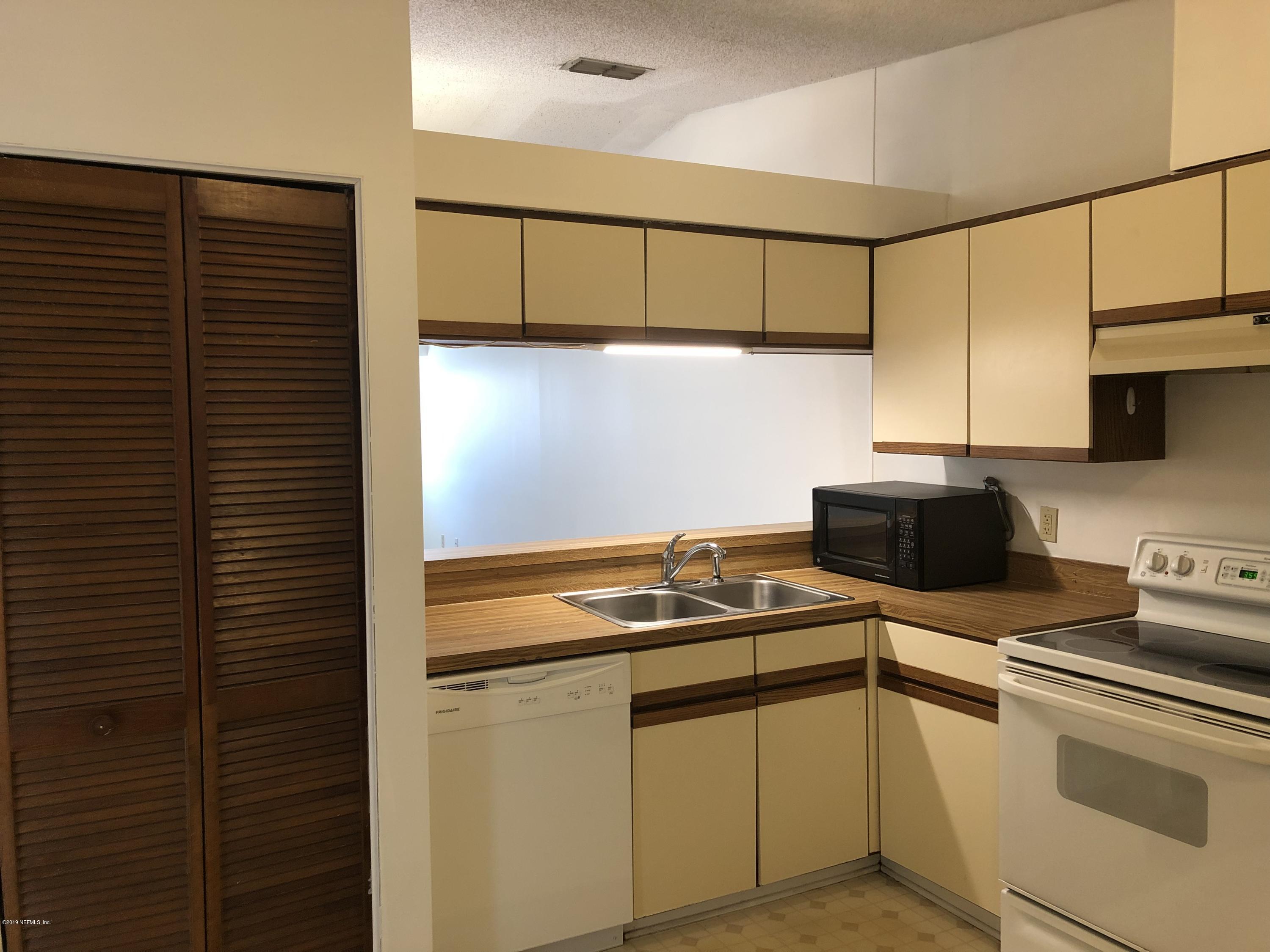 3801 Crown Point Road, Unit 3023 Jacksonville, FL 32257 - Photo 8 of 18 a kitchen with stainless steel appliances a stove and a refrigerator