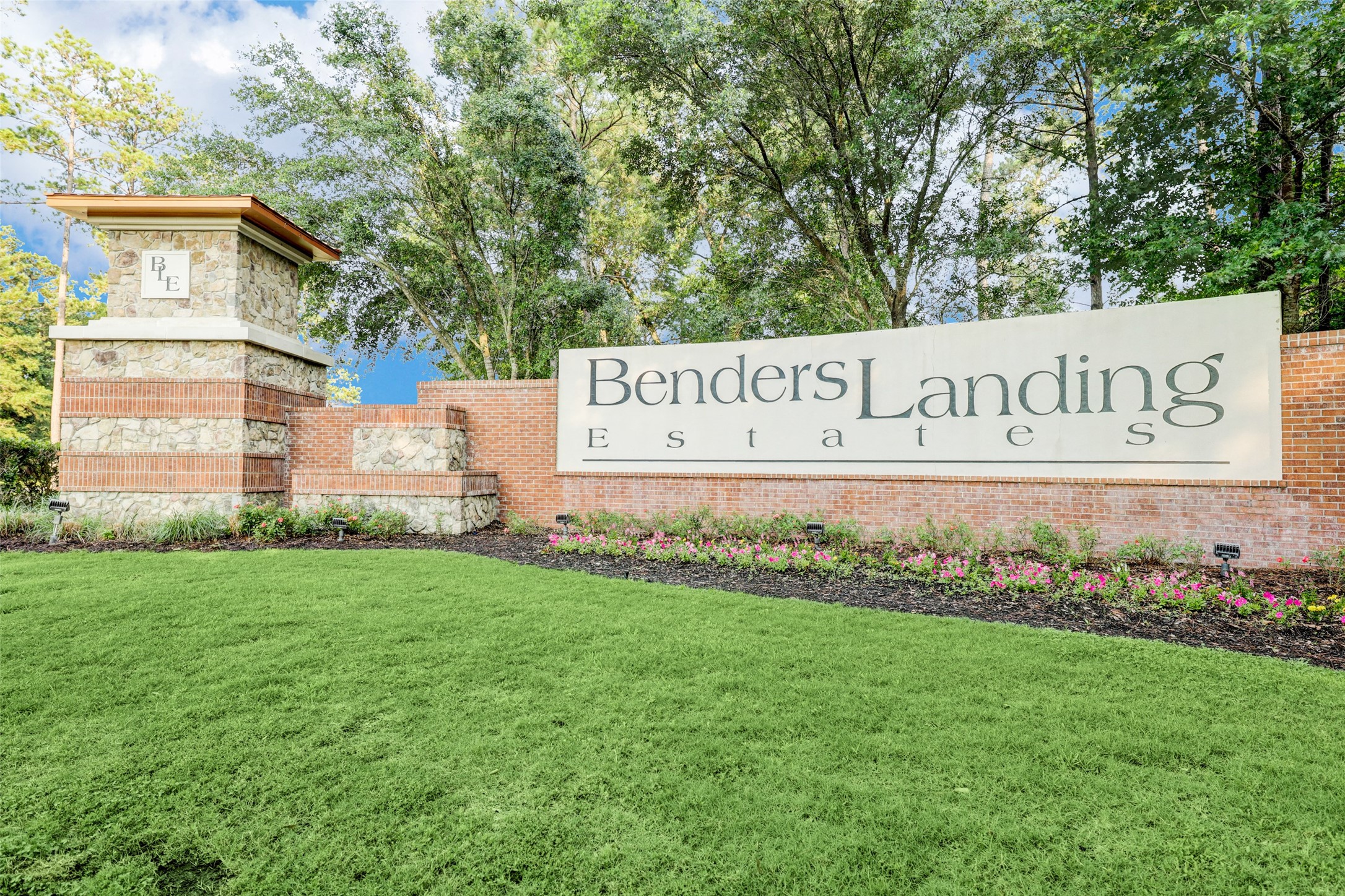 4502 Siandra Creek Court Spring, TX 77386 - Photo 6 of 10 a sign of golf club on a wall under a tree